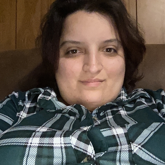 Meet your Posher, Alyssa - Picture 1 of 1